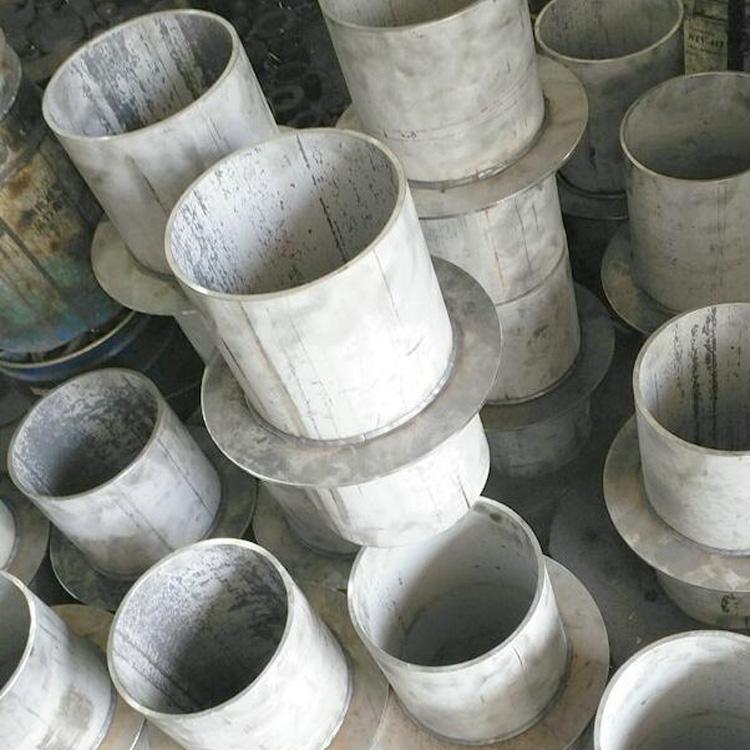 3PE防腐鋼管分(fēn)為(wèi)三層：環氧粉末→膠粘劑→聚乙烯，實際中(zhōng)三種材料混為(wèi)一體(tǐ)，